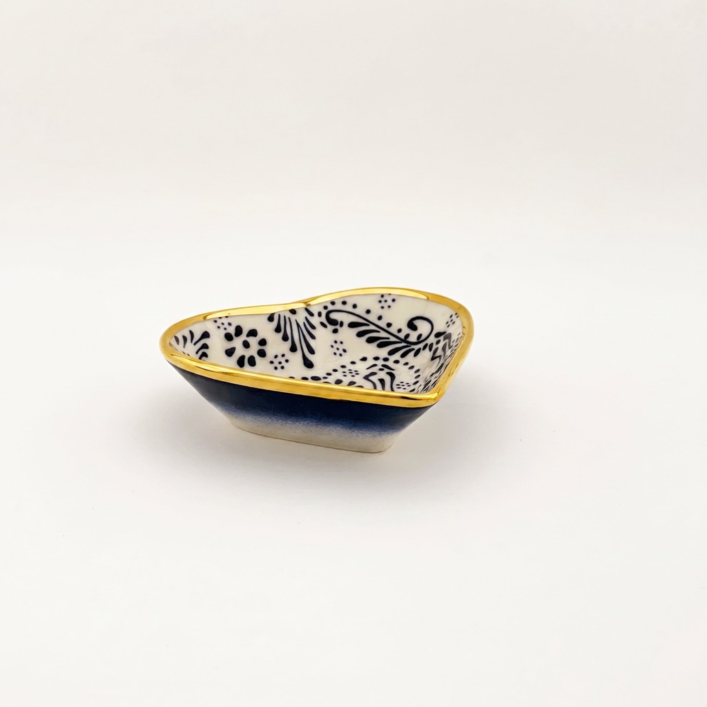 Place_the_ceramic_piece_on_a_c_Nano_Banana_2_75265.png