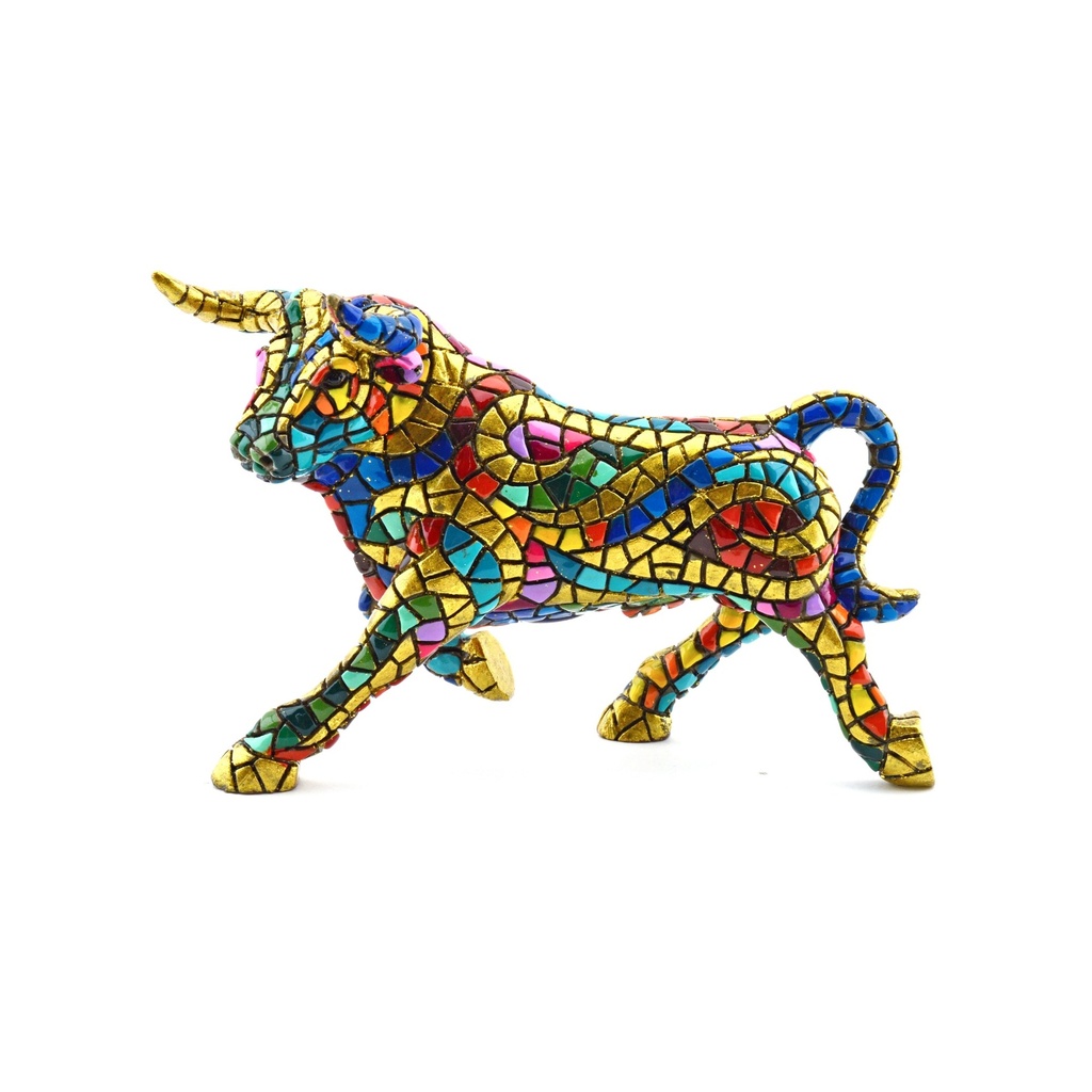 Toro Mosaico Dorado – Figura Decorativa de Resina Estilo Gaudí | 17 × 9 × 12,5 cm