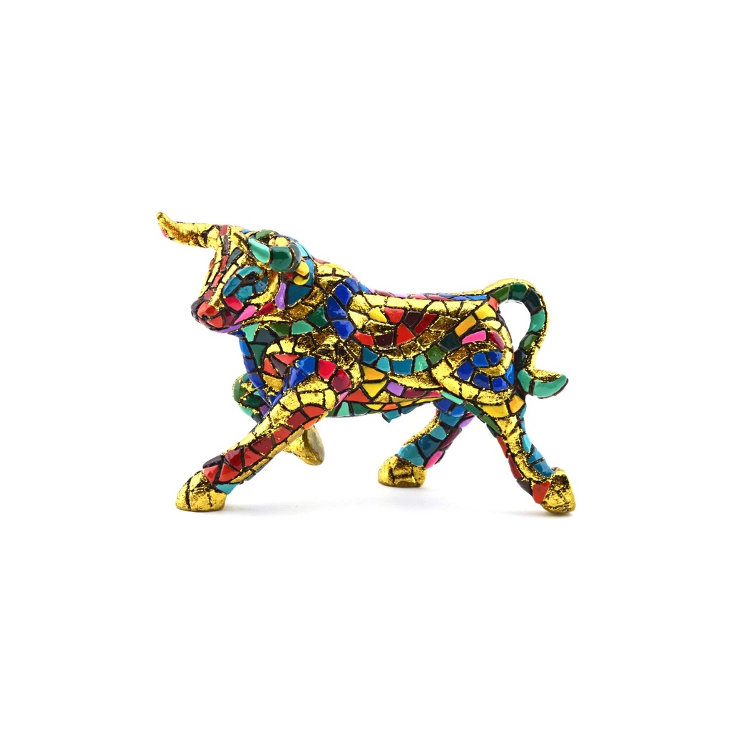 [28442] Figurine décorative TAUREAU en MOSAÏQUE DORÉE de résine peinte à la main avec la technique moderniste TRENCADIS, au style Gaudí. 6 cm x 11 cm x 8 cm